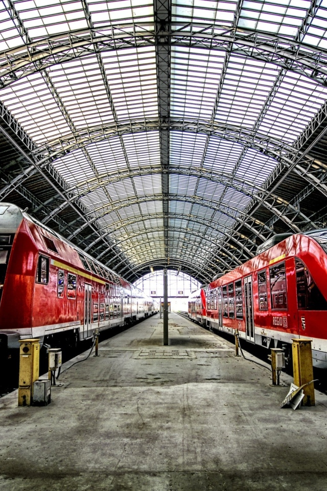 Поезда на станции