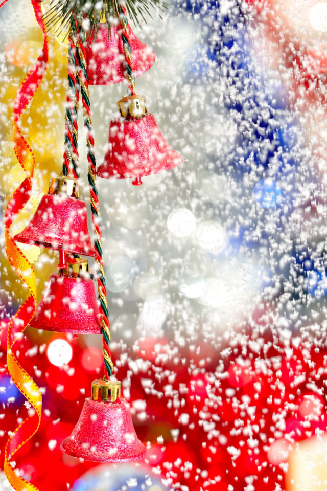 Колокольчики, украшения и снег