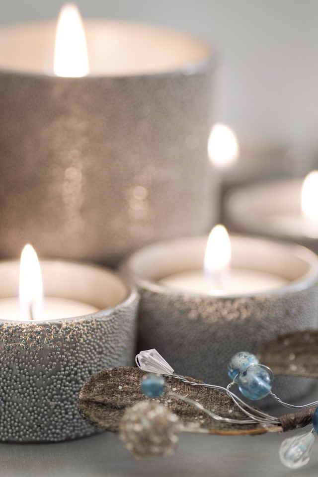 Горящие свечи