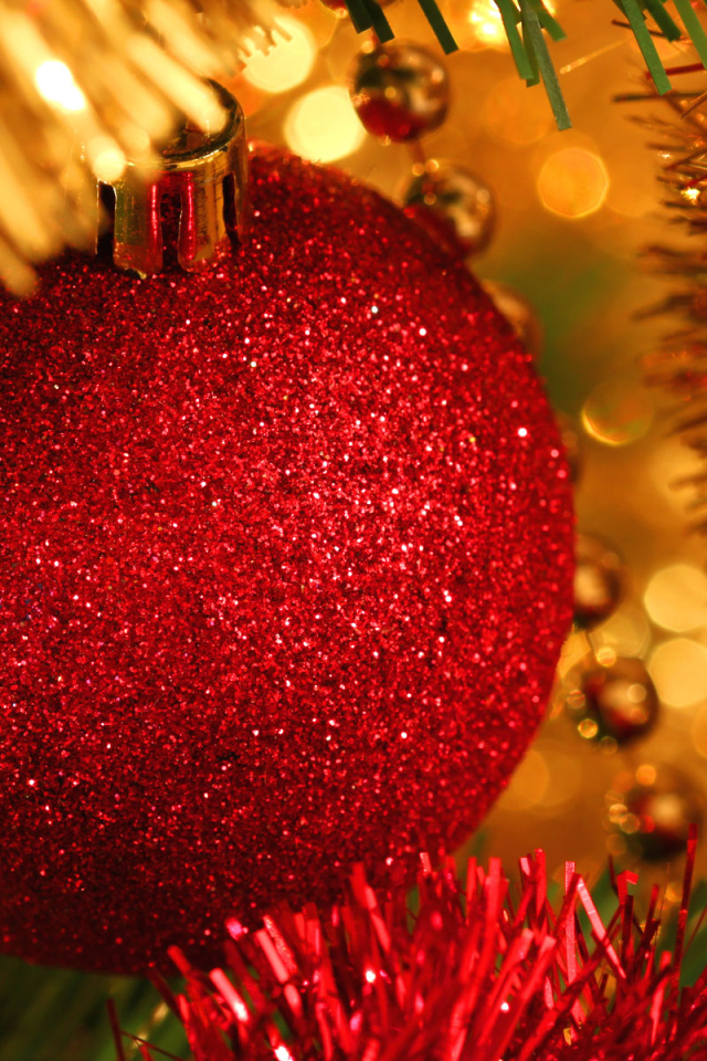 Украшение елки на Новый 2011 Год