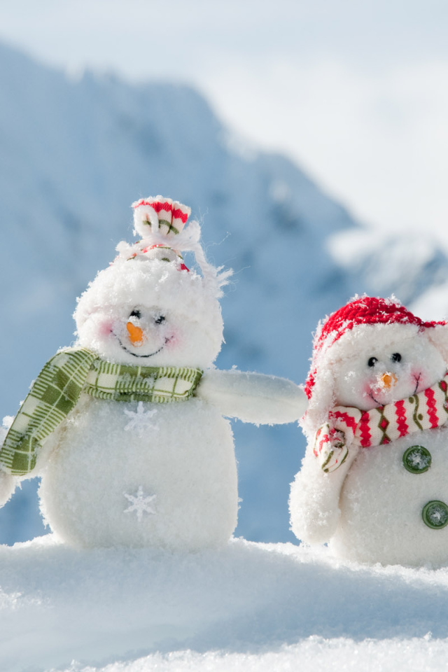 Веселые снеговики