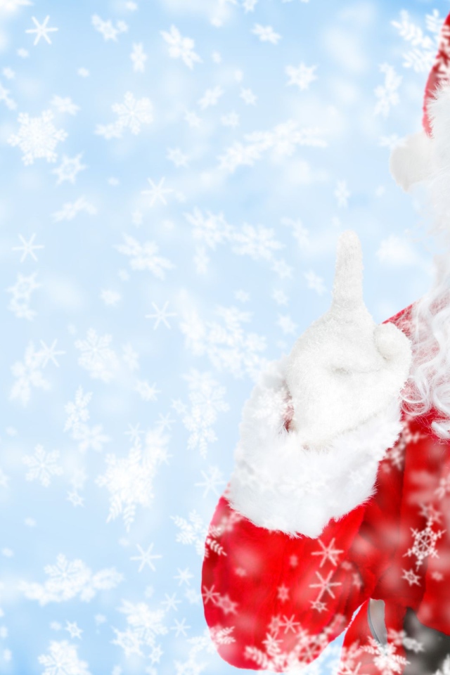 Санта у елки