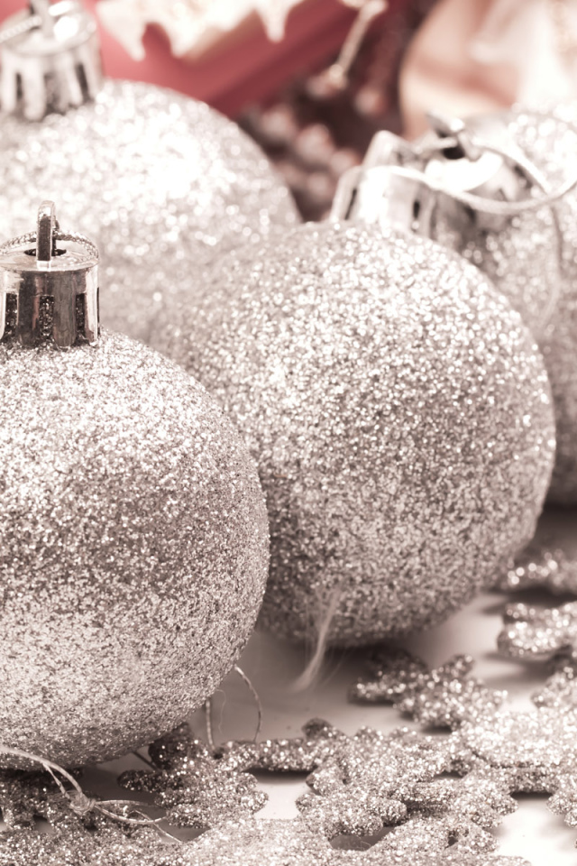 Серебряные шарики