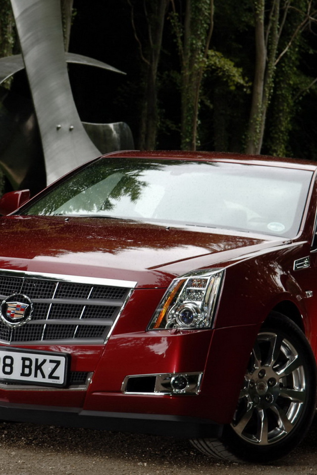 красный Кадиллак CTS