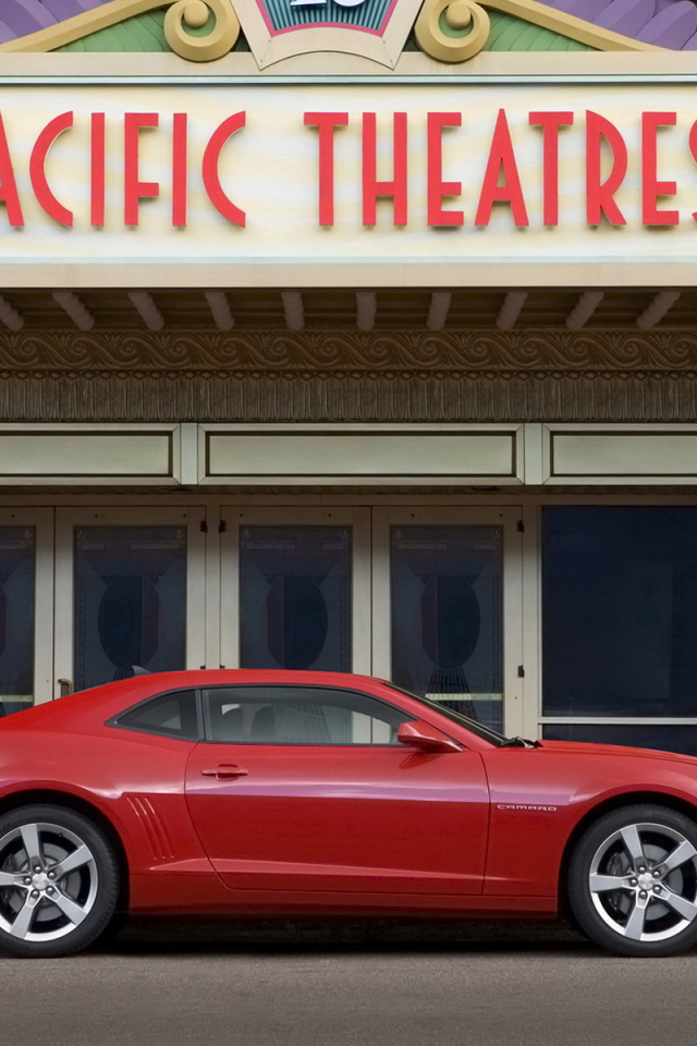 Красный Шевроле Камаро