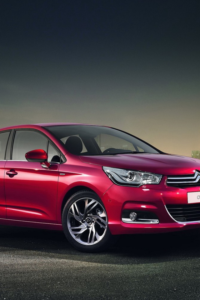 красный Ситроен С4