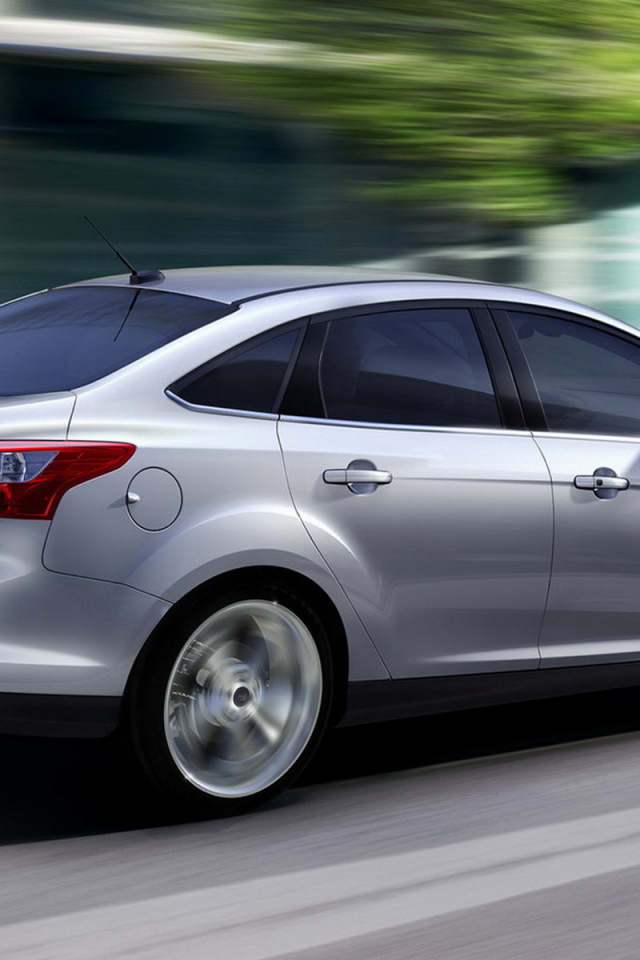 Форд Фокус Седан в движении 2011