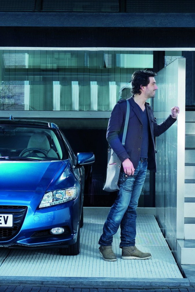 Хонда СR-Z в гараже