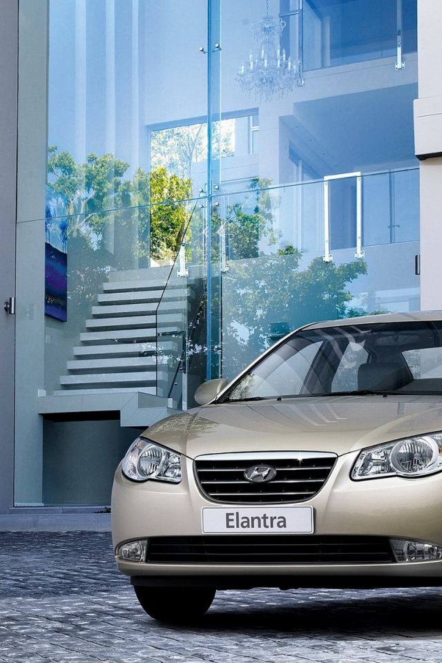 Хендай Элантра во дворе