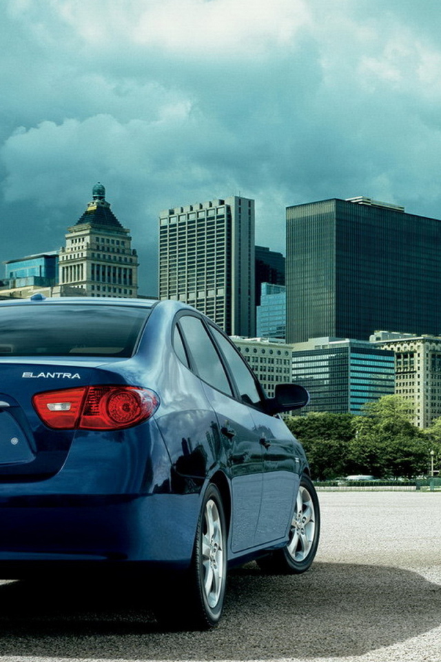 Хендай Элантра в городском парке