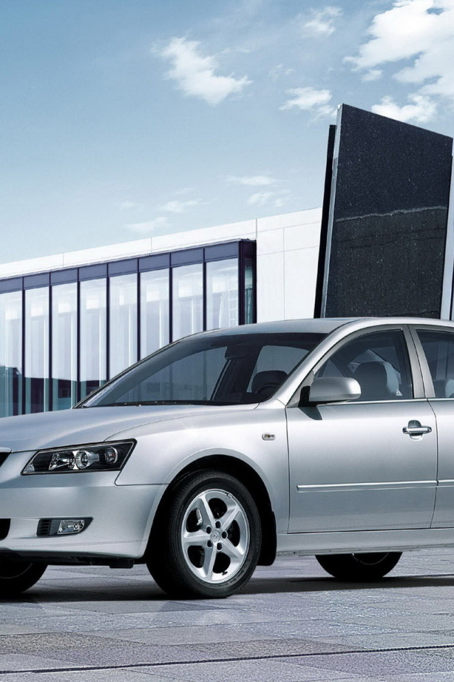 Хендай Соната на паркинге