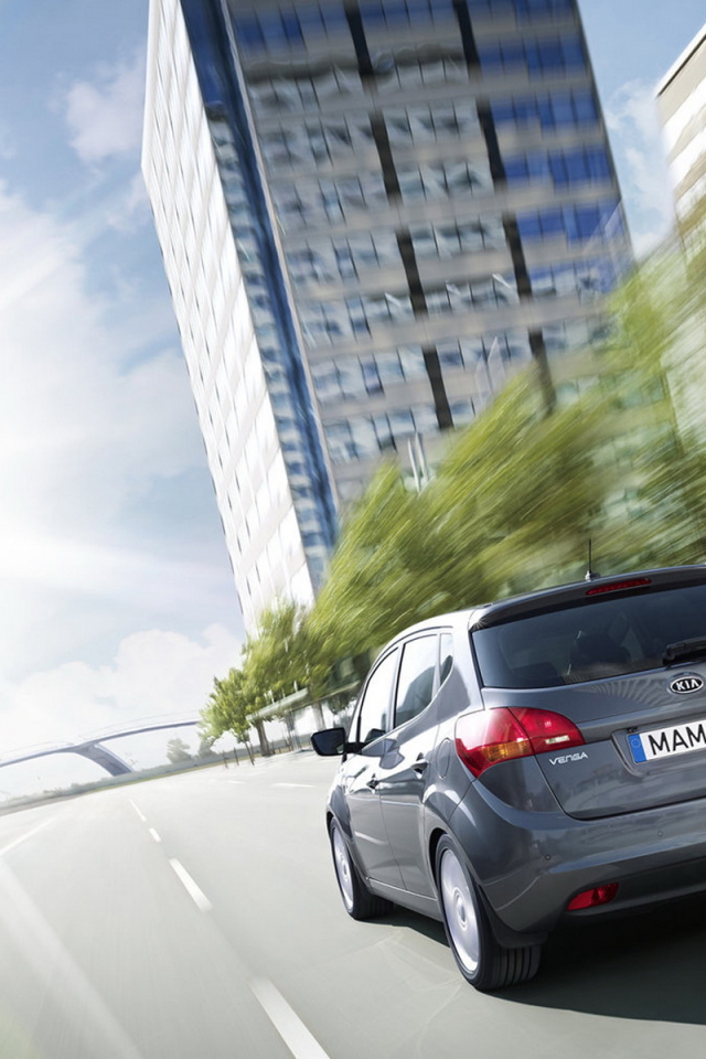 Киа Венга в городе