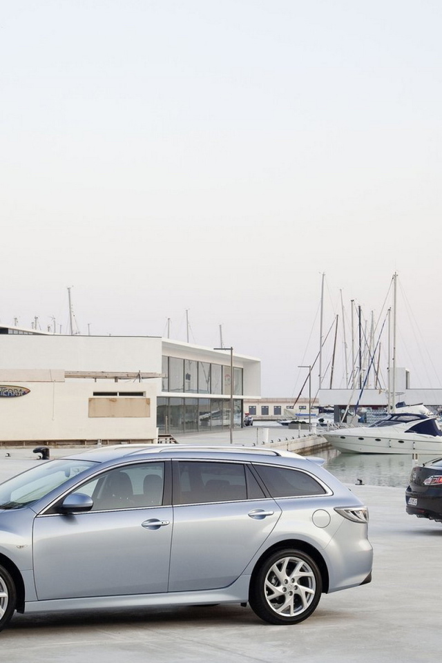 Стремительная Мазда 6 универсал