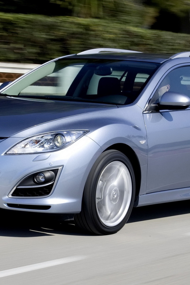 Мазда 6 универсал в движении