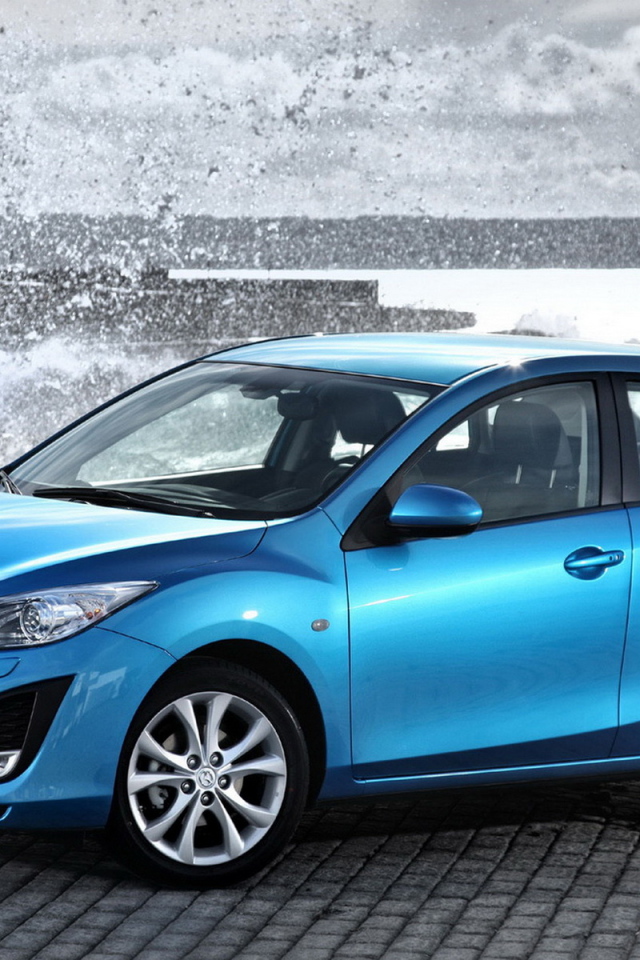 Mazda 3 Hatchback на пристани