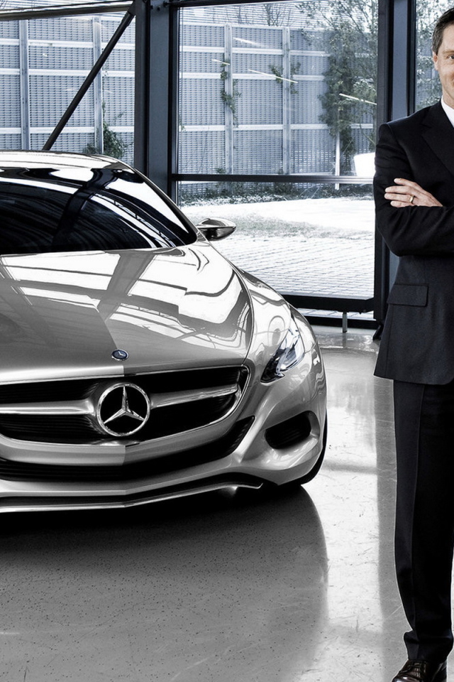 Mercedes Benz F800 Style Concept в автосалоне