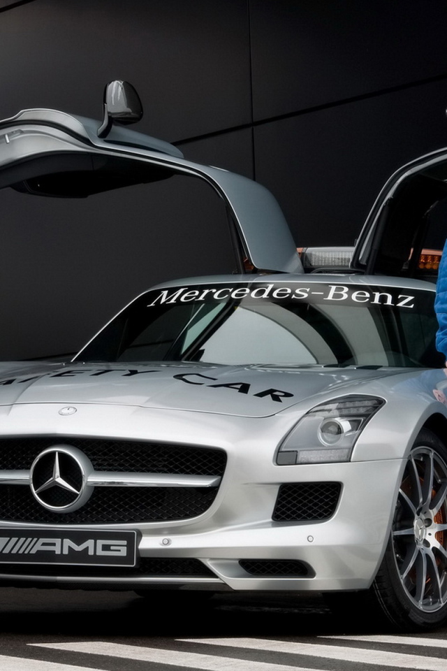 Mercedes Benz SLS AMG F1 перед треком