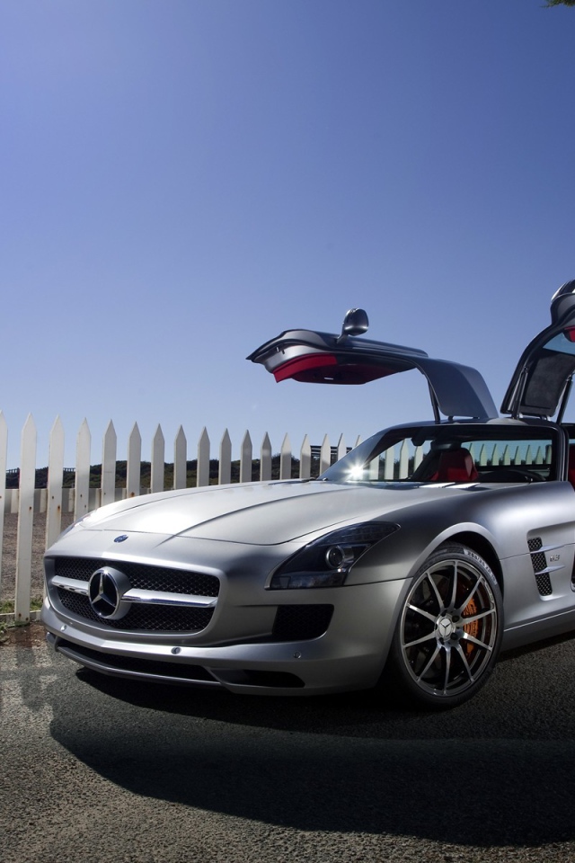 Mercedes открытые двери