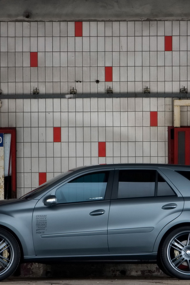 Мерседес Бенц МЛ 500 Ураниум в боксе