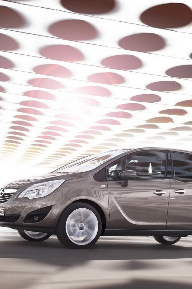 Опель Мерива в движении