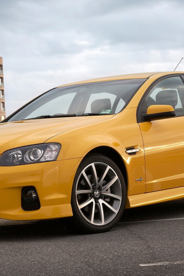 Холден Коммодор 2011