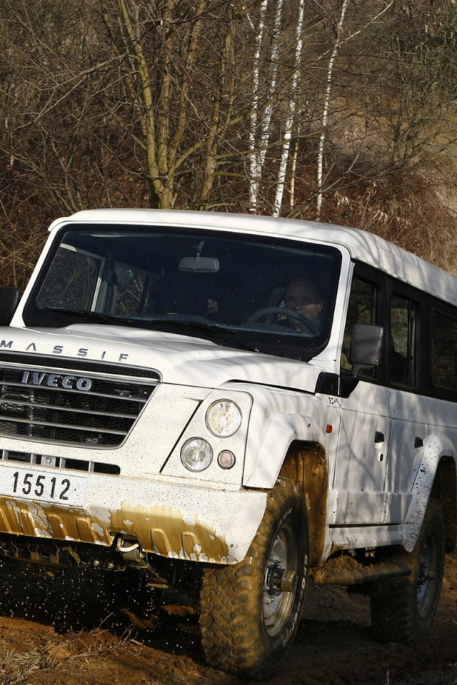 Ивеко Массиф в белом цвете