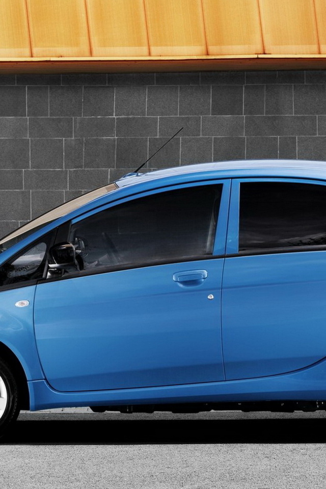 Маленький Пежо iOn 2011