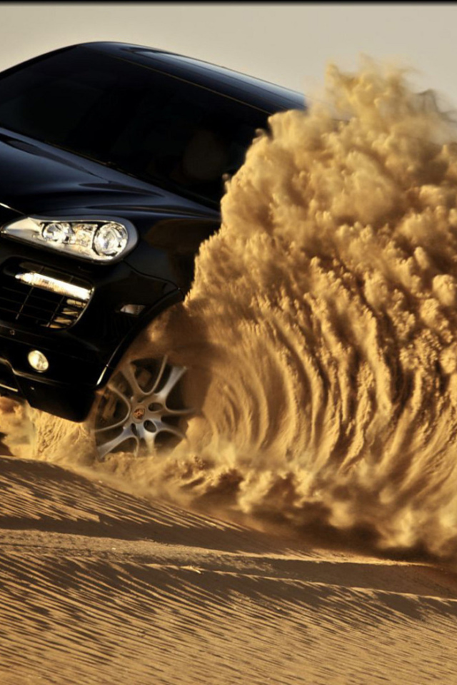 Черный Porsche Cayenne дрифт