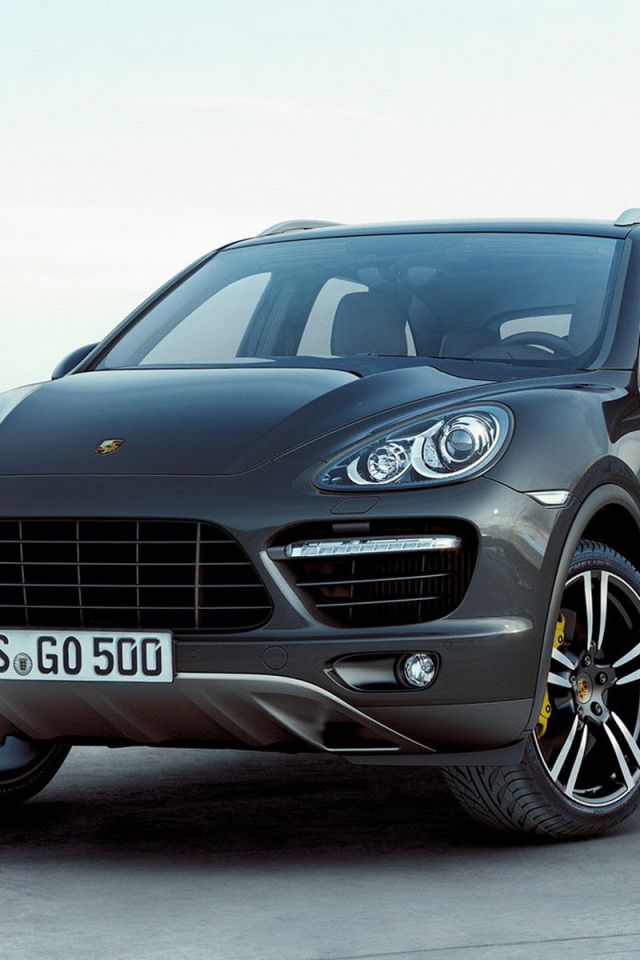 Порше Кайен на пристани