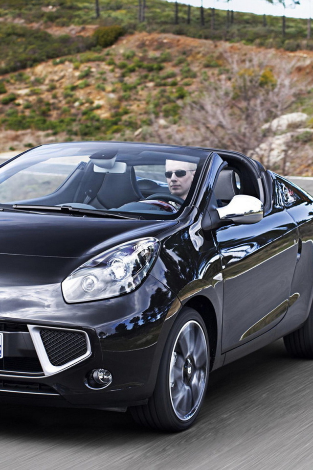 Renault Wind наслождаясь дорогой