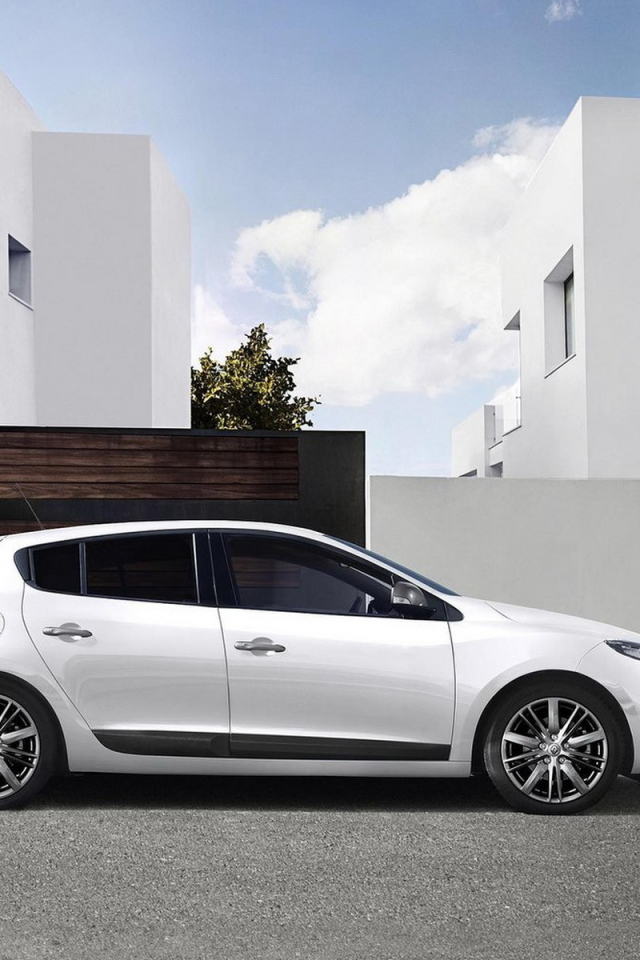 Белоснежный Рено Меган Купе