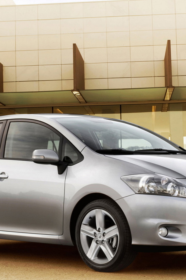 Тойота Аурис