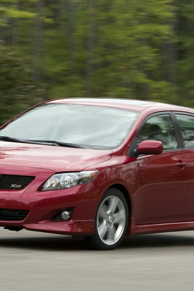 Тойота Королла в движении