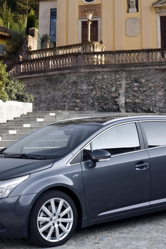 Тойота Авенсис Вагон