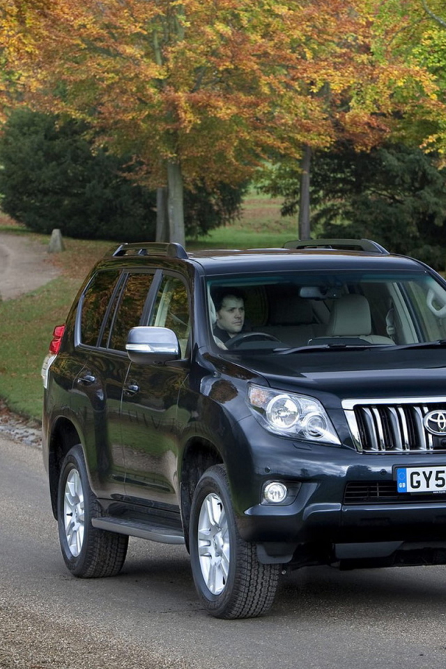 Тойота Ленд Крузер в движении