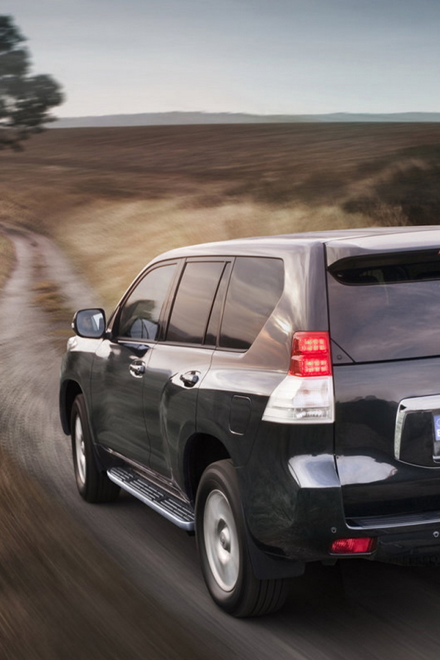 Тойота Ленд Крузер  уходя в даль