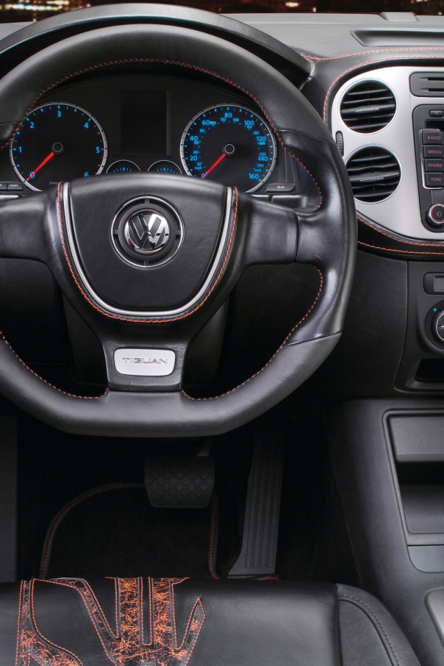 Кожаный салон автомобиля