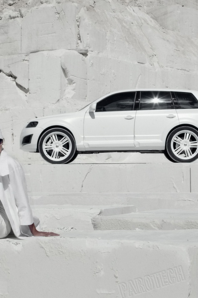 Parotech Sony Volkswagen Touareg среди каменных утесов