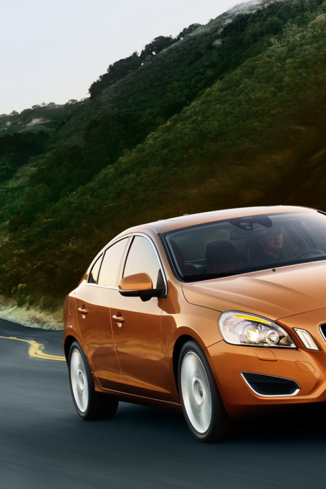 Volvo S60 направляясь в горы