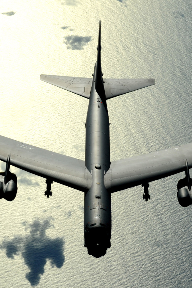 Большой тяжелый самолет