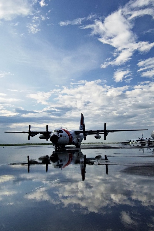 Самолеты на взлетной полосе