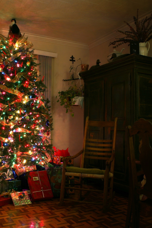 Подарки под елкой