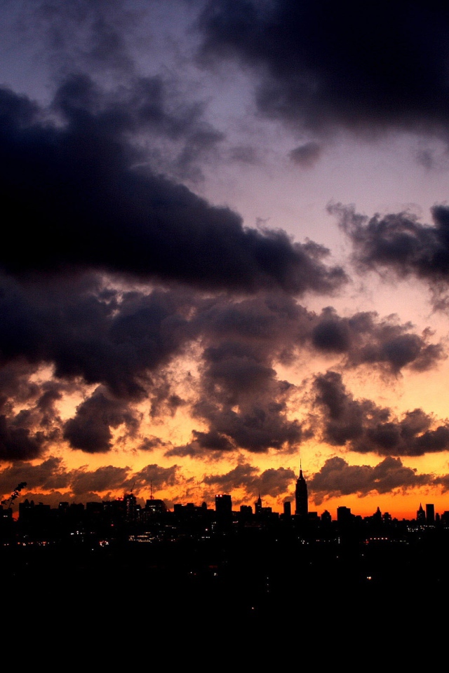 Поздний городской вечер