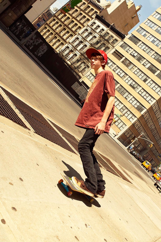 Уличный скейтер