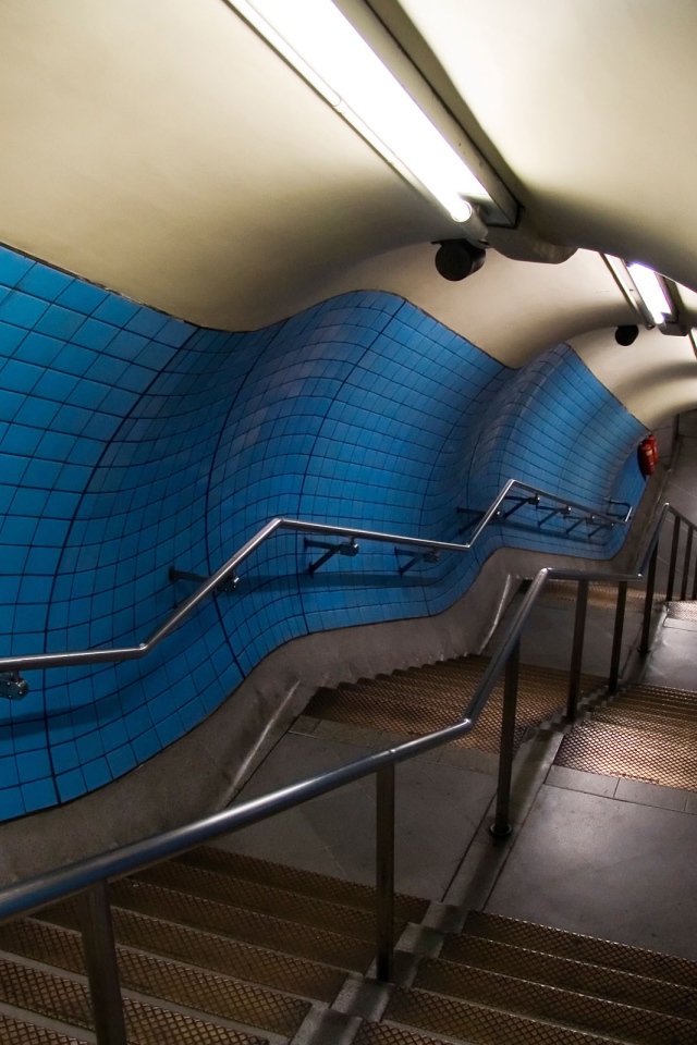 Спуск в метро