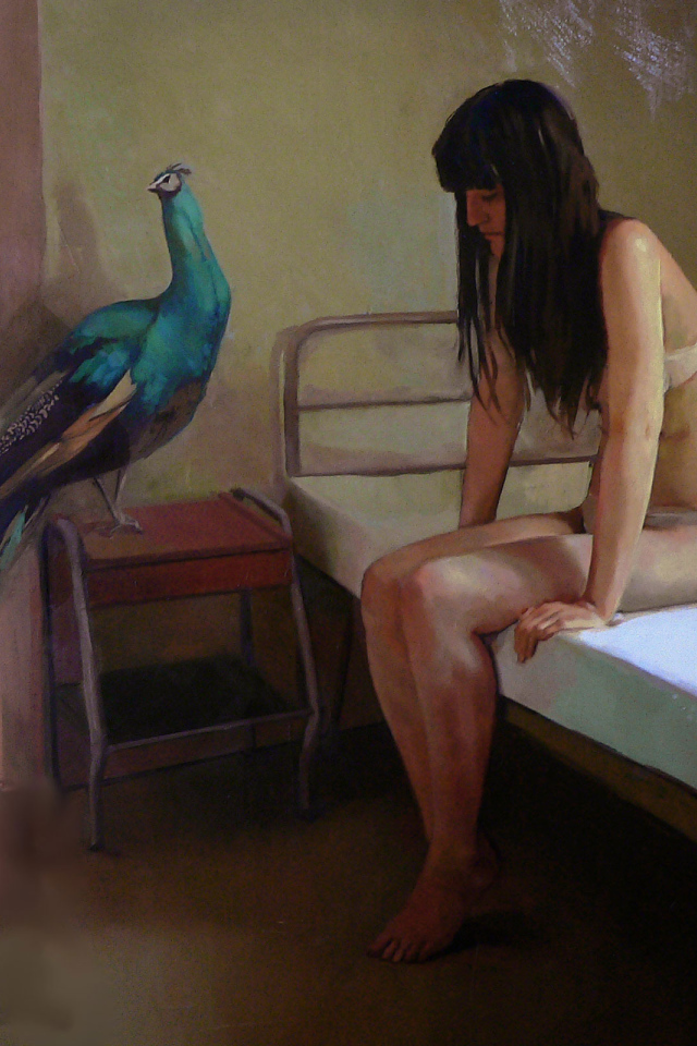 Девушка и павлин
