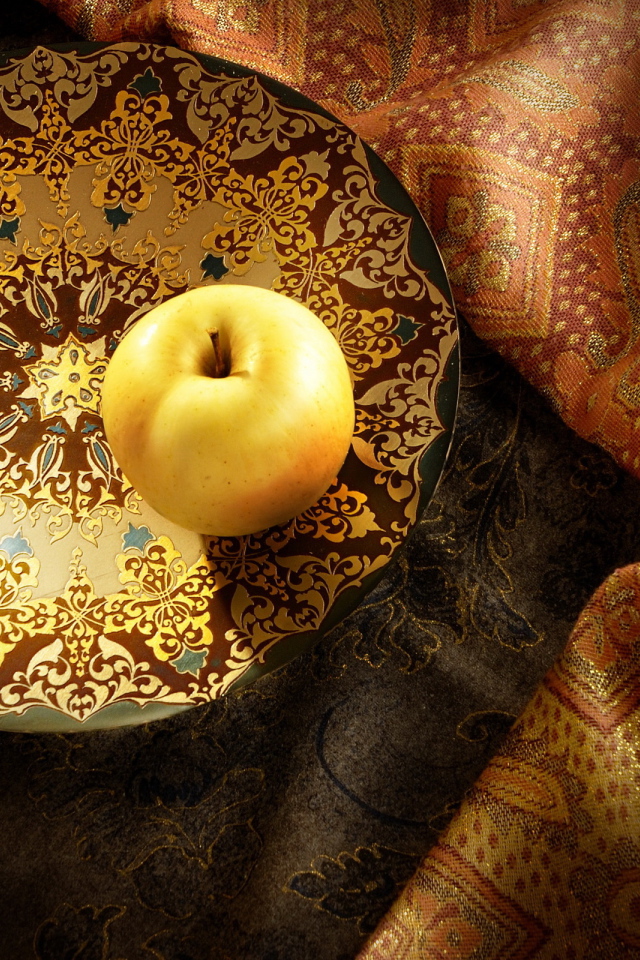 Яблочко на тарелочке