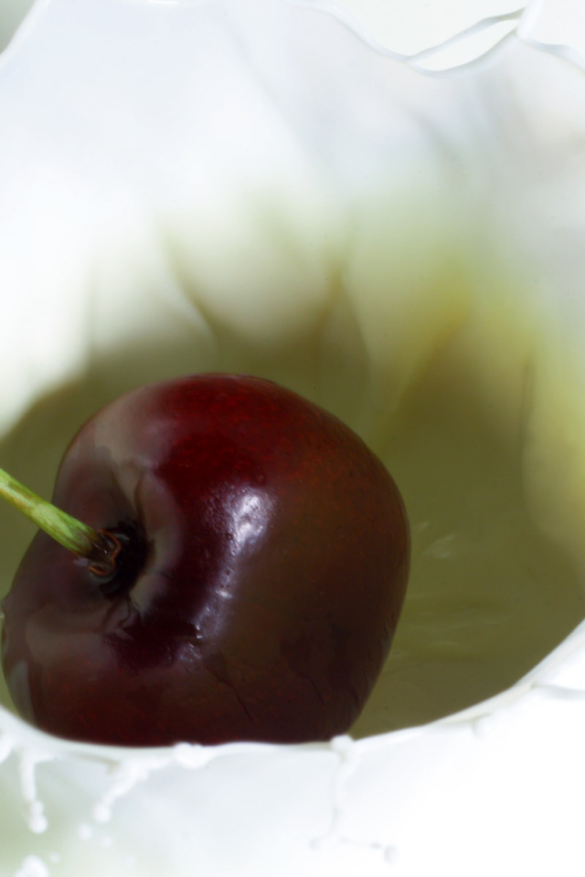 Вишня и молоко