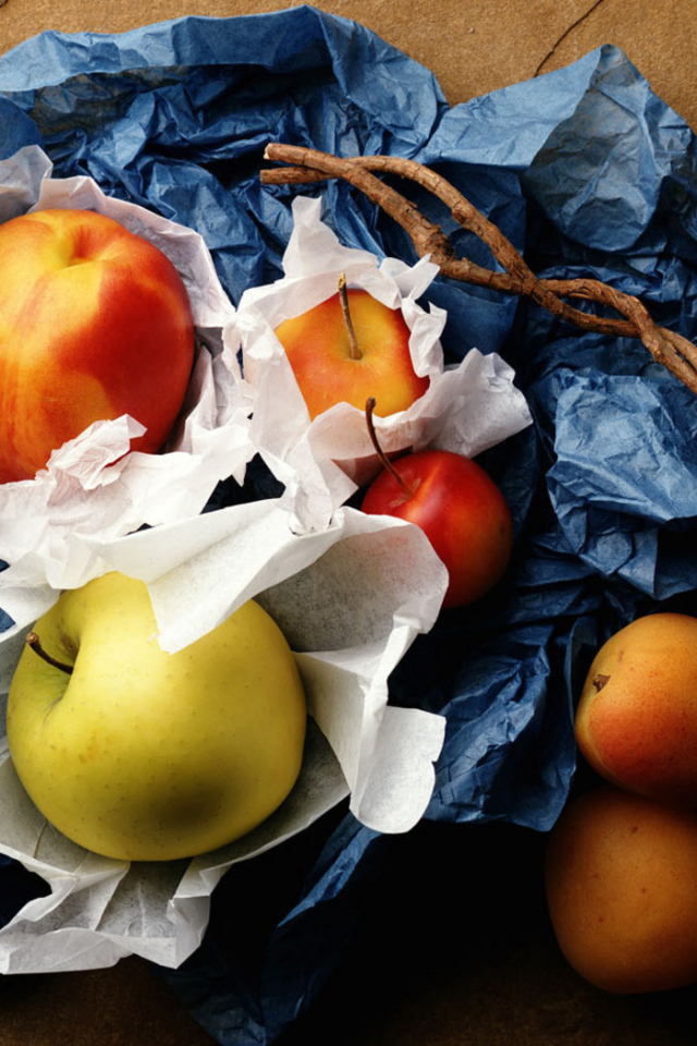 Персики и яблоки