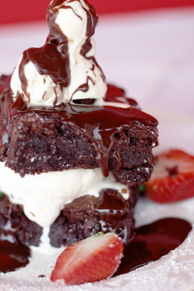 Шоколадно-клубничный десерт